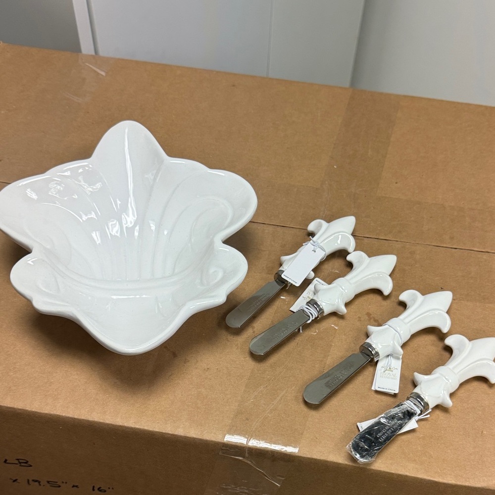 Elegant White Ceramic Bowl and Spreaders Set